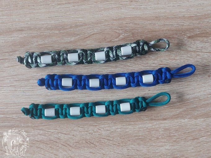 CHEVAL _ ACCROCHE CRINS ANTI TIQUE ET PUCE _ V1 _ Sur mesure